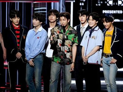 Foto: Gaya Stylish BTS Pakai Gucci di Billboard Music Awards 2018