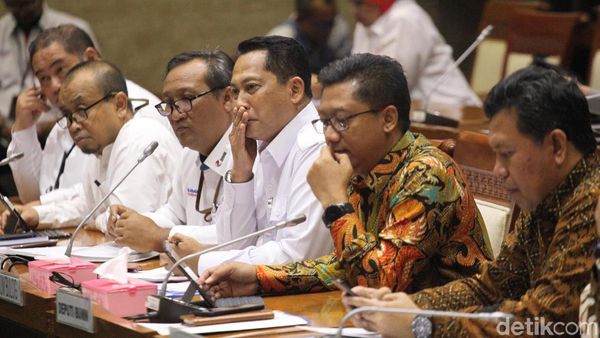 Komisi VI-Bulog Bahas Impor Beras