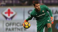 4. Marco Sportiello. Kiper Fiorentina itu bikin 15 clean sheet dalam 37 kali penampilan atau punya persentase 40,5%. Sportiello kebobolan 38 kali atau satu gol per 84 menit. Foto: Gabriele Maltinti/Getty Images