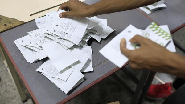 Foto: Pemilu Digelar, Rakyat Venezuela Berikan Suara