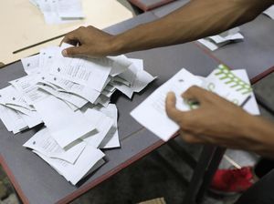 Foto: Pemilu Digelar, Rakyat Venezuela Berikan Suara