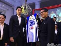 Sandi akan Laporkan Penerimaan Jersey Tim Satria Muda ke KPK