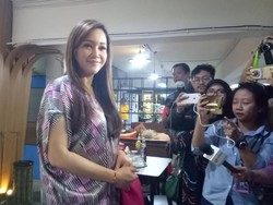 Bertemu Ahmad Dhani di Kelulusan Dul, Maia Estianty Tak Ngobrol