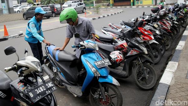 Transaksi Parkir Online di Taman Barito
