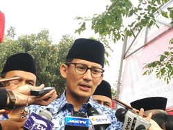 Tuai Kritik, Sandi akan Pindahkan Tarawih di Monas ke Masjid
