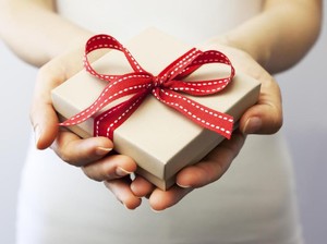 Kocak, Ini Kado Ulang Tahun Suami untuk Istri yang Hobi Belanja Online Kocak, Ini Kado Ulang Tahun Suami untuk Istri yang Hobi Belanja Online