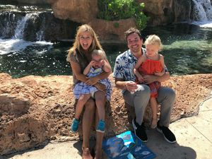 Sweet! Begini Kekompakan Jimmy Fallon Bareng Keluarga