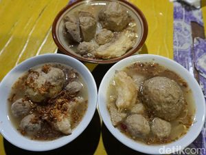 Bakso Yanto: Aduh Enaknya! Gurih Kenyal Bakso dari Kedai Bakso Berusia 44 Tahun Bakso Yanto: Aduh Enaknya! Gurih Kenyal Bakso dari Kedai Bakso Berusia 44 Tahun