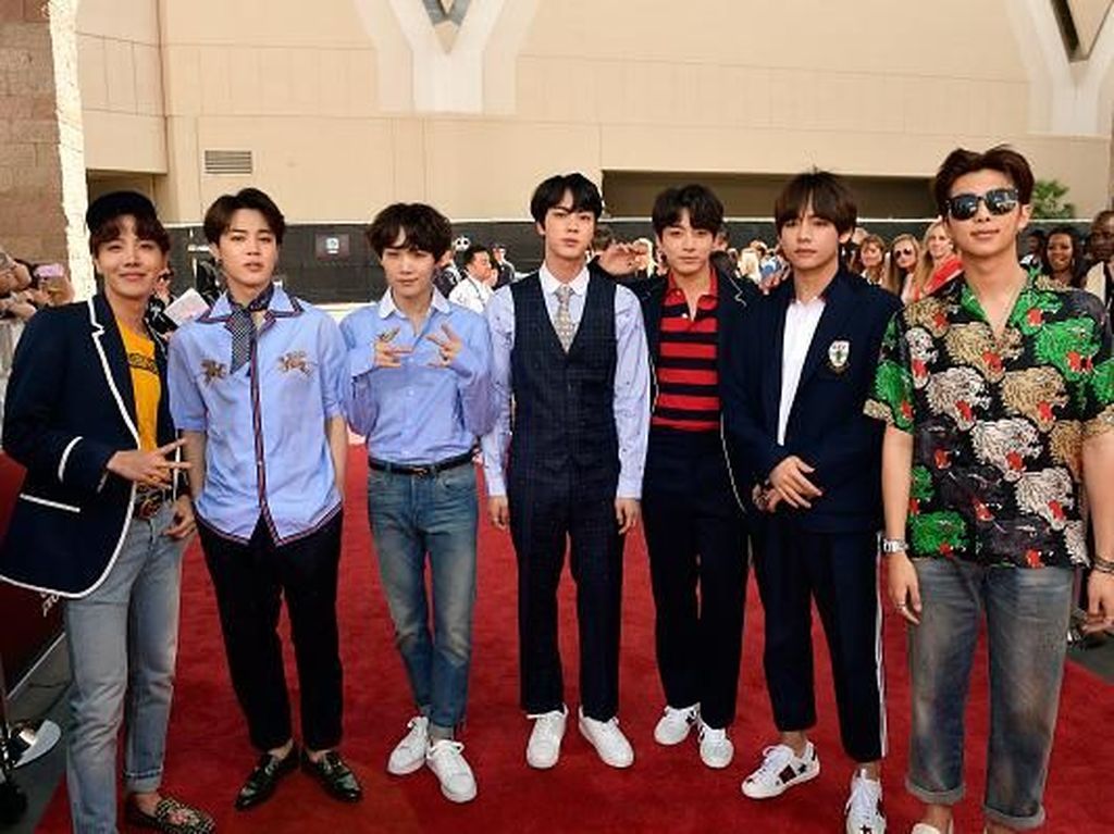 Hore! Lagu BTS dan EXO Akan Diputar di Stadion Final Piala Dunia 2018 Hore! Lagu BTS dan EXO Akan Diputar di Stadion Final Piala Dunia 2018