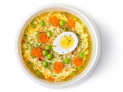 Makan Sahur dengan Mie Instan? Tambahkan 4 Bahan Ini Agar Lebih Sehat!