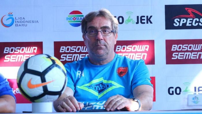 Pelatih PSM Makassar Robert Rene Alberts (Foto: Reinhard Soplantila/detikSport) Pelatih PSM Makassar Robert Rene Alberts (Foto: Reinhard Soplantila/detikSport)
