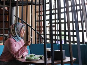 Ngabuburit di Palembang, Buka Puasa di Kapal Selam