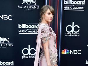 Foto: Taylor Swift Memesona di Karpet Merah Setelah 2 Tahun Absen