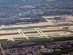 Benarkah Fans K-pop Sering Bikin Delay Pesawat di China?