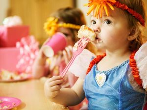 Gemas! Ketika Anak-anak Berpesta ala Orang Dewasa Gemas! Ketika Anak-anak Berpesta ala Orang Dewasa