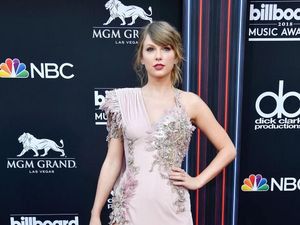 Intip Gaya Busana Selebriti di Billboard Music Awards 2018