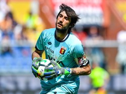 6. Mattia Perin. Kiper Genoa itu bikin 12 clean sheet dari 37 kali main dengan persentase 32,4%. Perin kebobolan 42 gol atau satu gol per 79 menit. Foto: Paolo Rattini/Getty Images