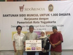 Sido Muncul Berikan Santunan kepada 1.000 Dhuafa di Yogyakarta