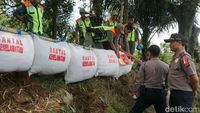 Penampakan Bantal di Jalur Alternatif Mudik Menuju Garut