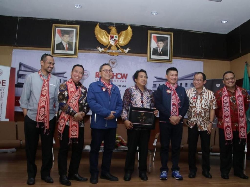 Hasil 20 Tahun Reformasi, Zulkifli: Indonesia Masih Butuh Waktu Hasil 20 Tahun Reformasi, Zulkifli: Indonesia Masih Butuh Waktu