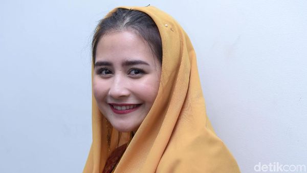 Pesona Prilly Latuconsina saat Mengenakan Baju Adat Aceh