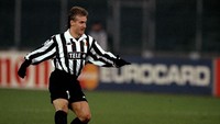 Marseille dan Juventus membawa Didier Deschamps empat kali mencicipi final Liga Champions. Cuma sekali dia juara bersama Bianconeri. (Foto: Stu Forster /Allsport)