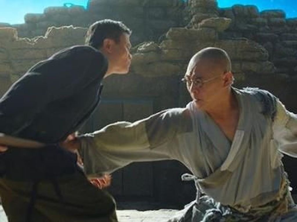Jet Li Tampak Bungkuk di Foto, Masalah Tulang Belakang? Jet Li Tampak Bungkuk di Foto, Masalah Tulang Belakang?