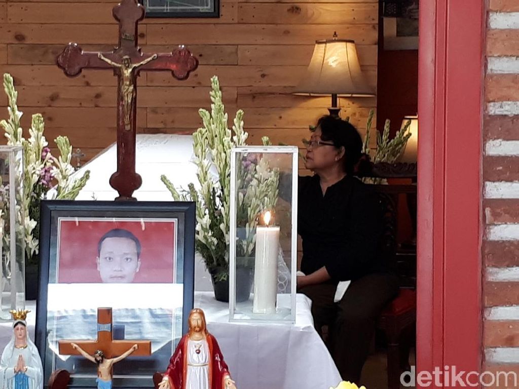 Studio Foto Dipilih untuk Persemayaman Bayu, Si Penghadang Bomber Studio Foto Dipilih untuk Persemayaman Bayu, Si Penghadang Bomber