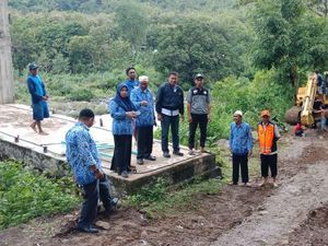 Akhirnya! Jembatan Mangkrak Maros Mulai Dibangun Gotong Royong Akhirnya! Jembatan Mangkrak Maros Mulai Dibangun Gotong Royong