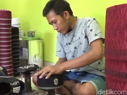 Permintaan Bertambah, Pengusaha Peci di Pasuruan Untung Berlipat