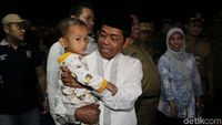 Idrus Marham Kunjungi Korban Kebakaran Duren Sawit dan Cipinang Muara