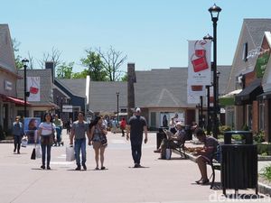 Surga Belanja Barang Branded di New York