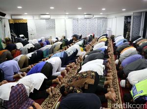 Sholat Tarawih: Hukum, Waktu, Tata Cara dan Doa