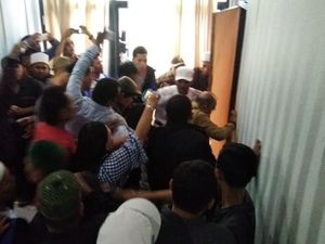 Polisi Tunggu Laporan untuk Usut Pembocor Meme Amien-Rizieq Polisi Tunggu Laporan untuk Usut Pembocor Meme Amien-Rizieq