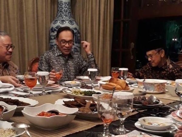 Intip Momen Makan Anwar Ibrahim, Politisi Malaysia Sahabat BJ Habibie
