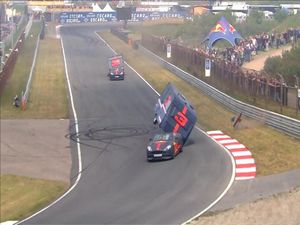 Begini Jadinya Kalau Pembalap F1 Balapan Pakai Karavan Begini Jadinya Kalau Pembalap F1 Balapan Pakai Karavan