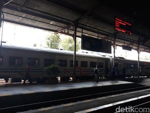 2 KA Terlambat 4 Jam Masuk Madiun