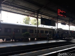 2 KA Terlambat 4 Jam Masuk Madiun