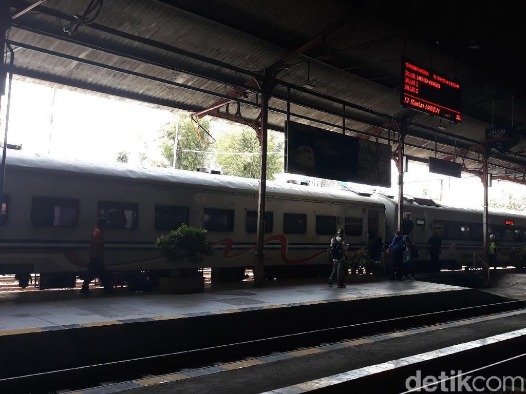 2 KA Terlambat 4 Jam Masuk Madiun 2 KA Terlambat 4 Jam Masuk Madiun