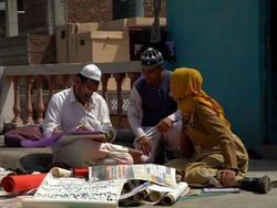 Zakir Ghalib, Seniman Tradisional Pengais Rezeki dari Kaligrafi