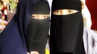 Tak hanya Inara, Ussy Sulistiawaty juga tampil Bercadar