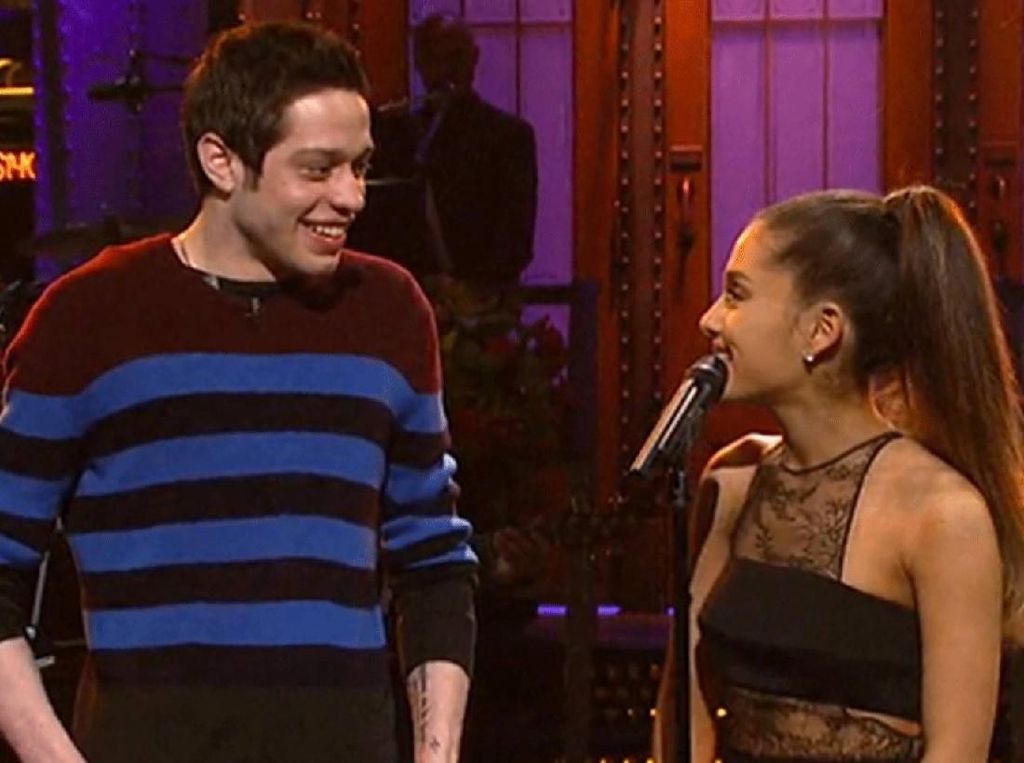 Belum Sebulan Pacaran, Ariana Grande dan Pete Davidson Tunangan Belum Sebulan Pacaran, Ariana Grande dan Pete Davidson Tunangan