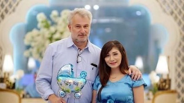 Saat Baby Margaretha Pamer Perut Hamil Besar