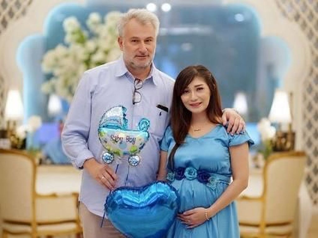 Saat Baby Margaretha Pamer Perut Hamil Besar Saat Baby Margaretha Pamer Perut Hamil Besar