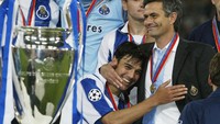 Pada tahun 2004, Mourinho bahkan pernah menggebrak dengan membawa Porto juara Liga Champions. Foto: Alex Livesey/Getty Images