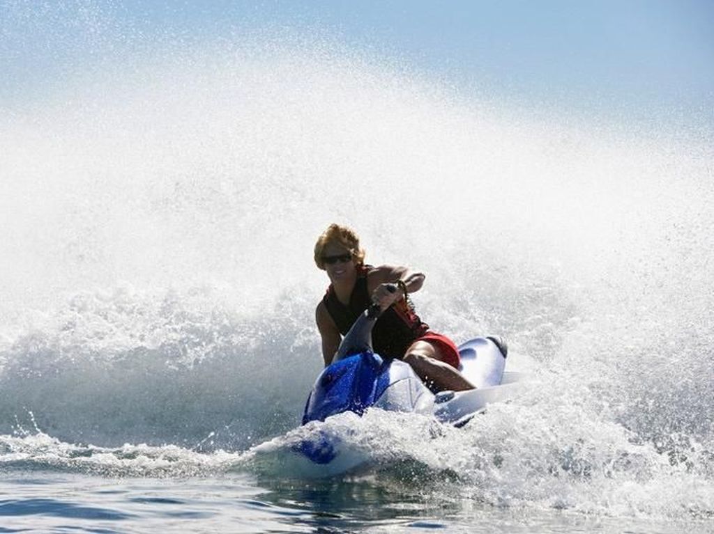 Dihantam Ombak Raksasa Hawaii, Pemain Jet Ski Patah Tulang Belakang Dihantam Ombak Raksasa Hawaii, Pemain Jet Ski Patah Tulang Belakang