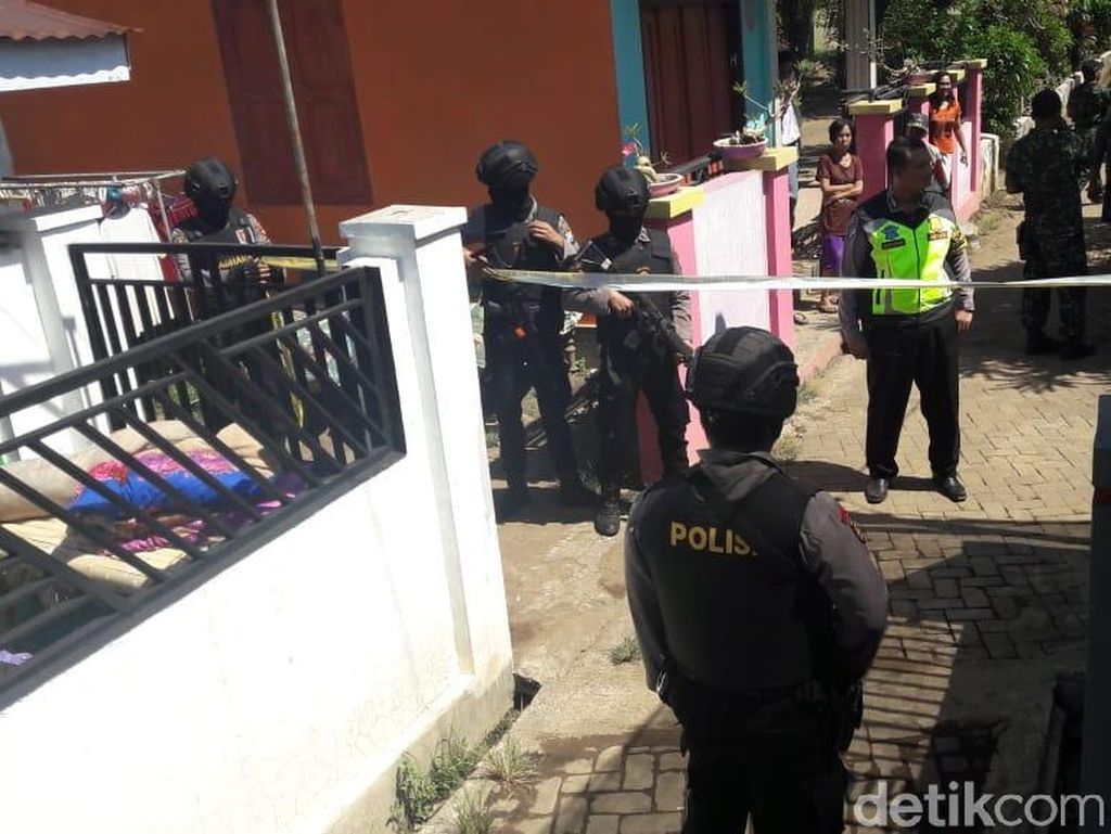 Densus 88 Amankan Seorang Terduga Teroris di Probolinggo Densus 88 Amankan Seorang Terduga Teroris di Probolinggo