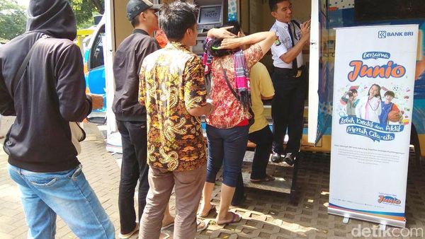 Begini Penampakan Antrean Penukaran Uang di Monas