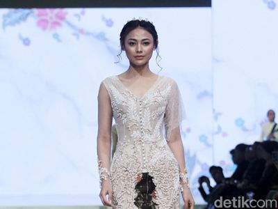 25 Rancangan Eddy Betty yang Mengangkat Keindahan Batik dan Kebaya