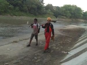 Aksi Naruto Bersih-bersih Bengawan Solo dan Tepis Pencitraan Hokage